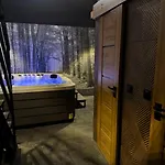 Dawna Mleczarnia Sosnowy Apartment *
